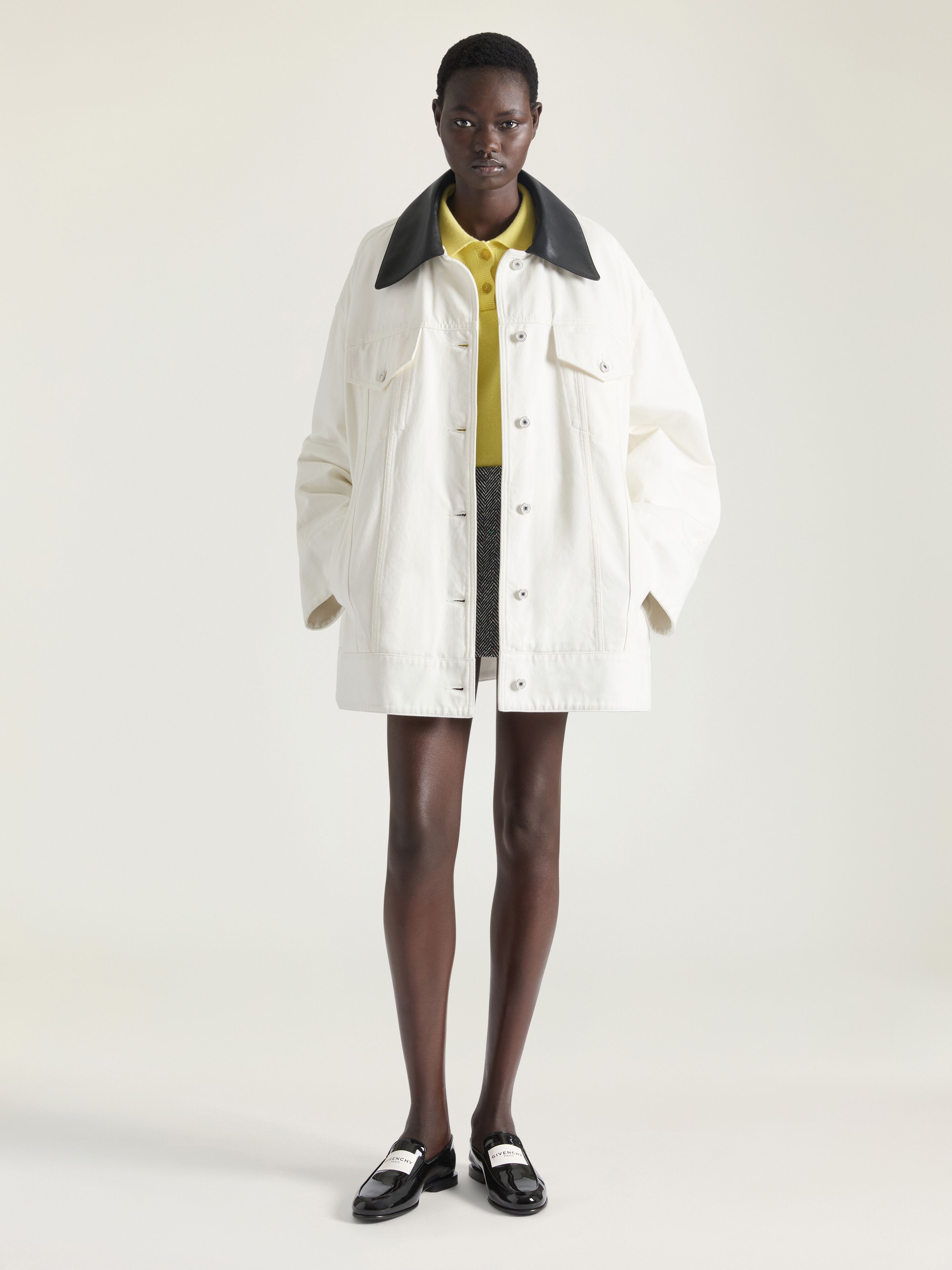 Cocoon jacket in white denim with leather collar